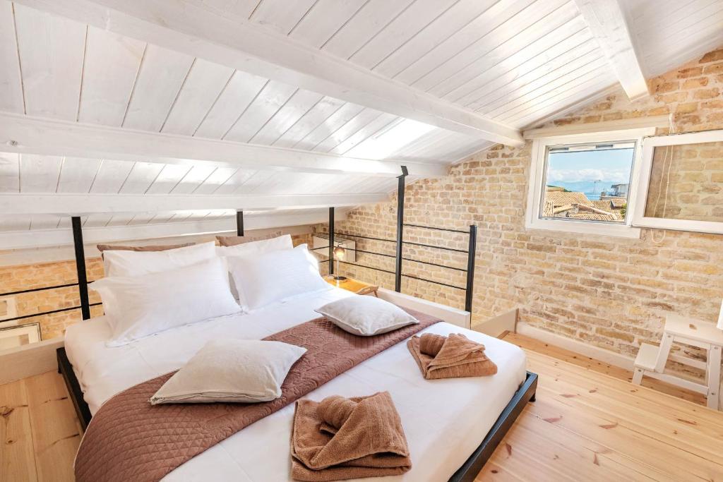 Art Loft Venetian Well 8