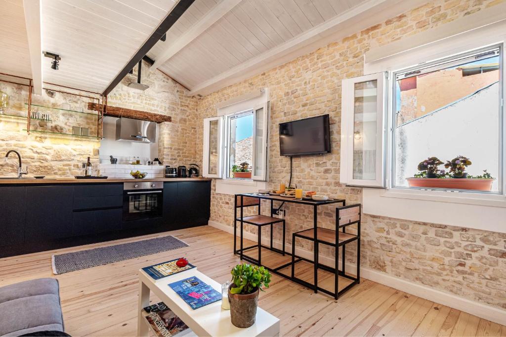 Art Loft Venetian Well 6