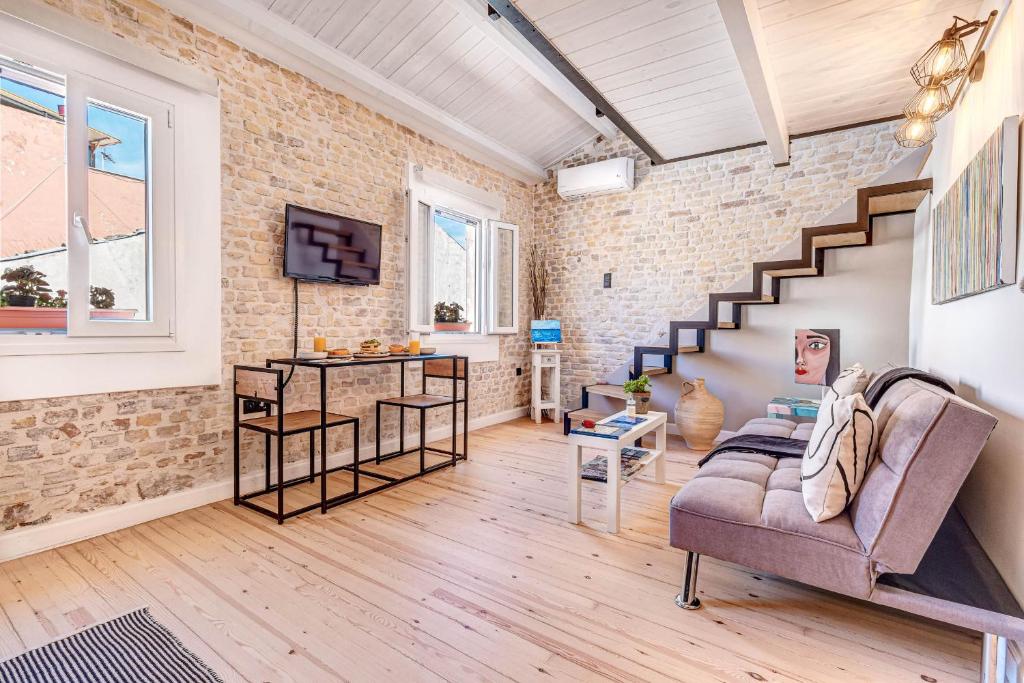 Art Loft Venetian Well 2