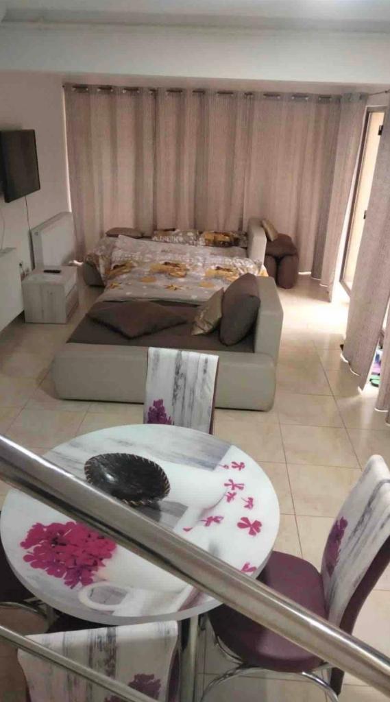 Entire Home 6
