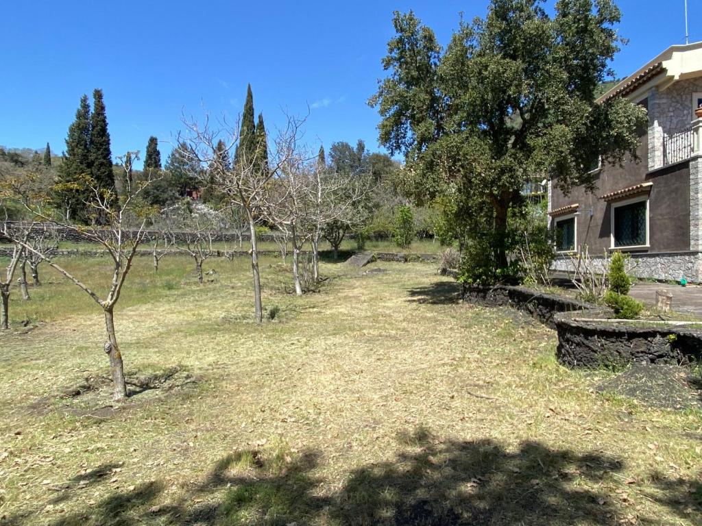 Villa Caterina, alle pendici del Vulcano Etna 6
