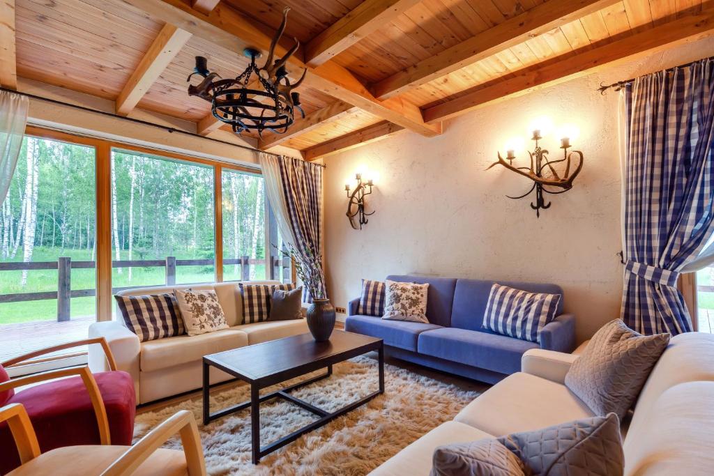 Friends & Family Getaway to Forest House by Reside Baltic 4