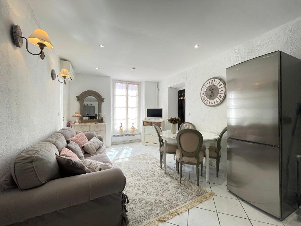 Nice Renting - 9 MASSENA - Spacious apartment Massena Square - AC - fully equipped 5