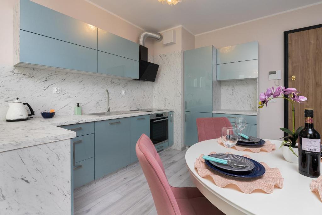 Plac Unii Apartment Gdynia by Noclegi Renters 7