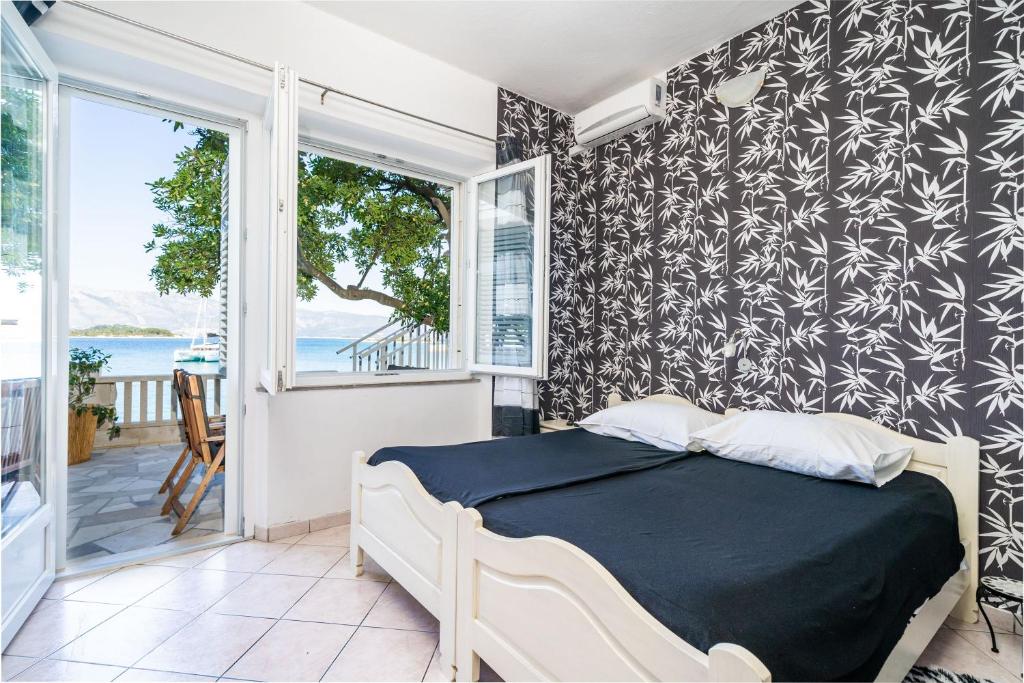 Apartments Nikolina 6