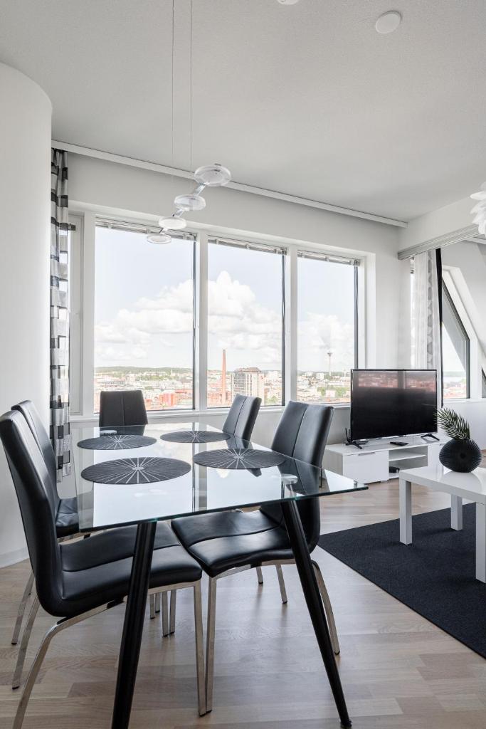 Stunning Views 2BR with Sauna - Nokia Arena 8