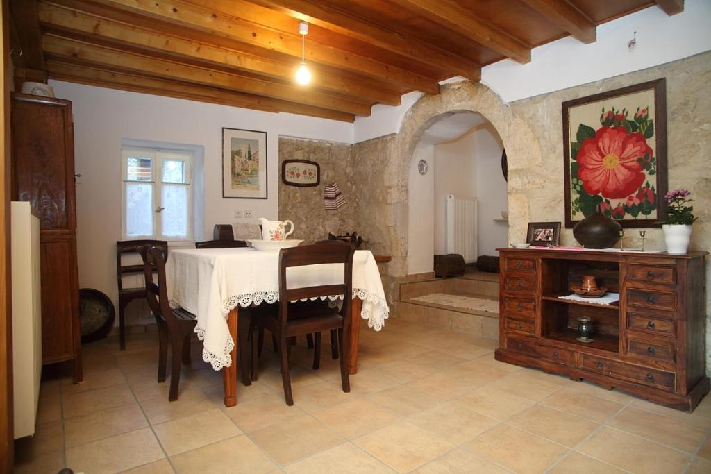 Menelia Cottage 4