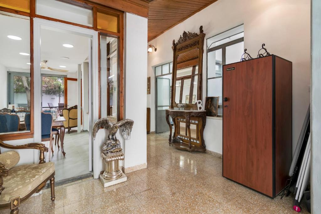 To Hani - Large Traditional House 4