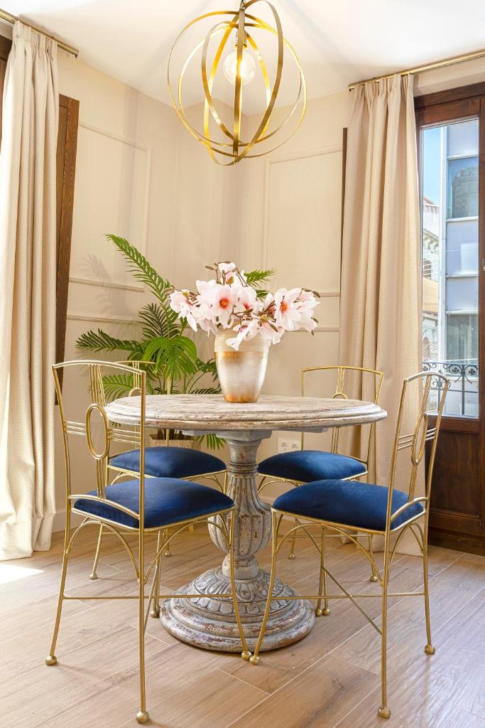 Genteel Home Mesones 7