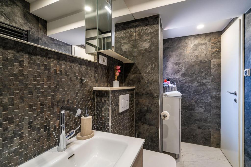 OASIS APARTMENT 3