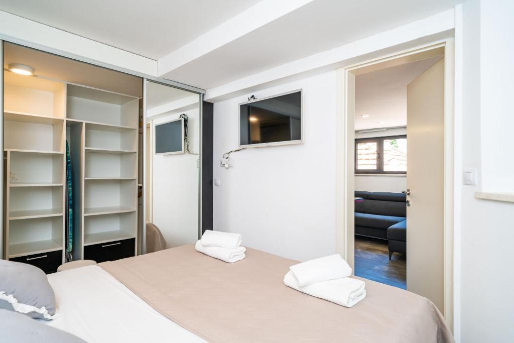 OASIS APARTMENT 2