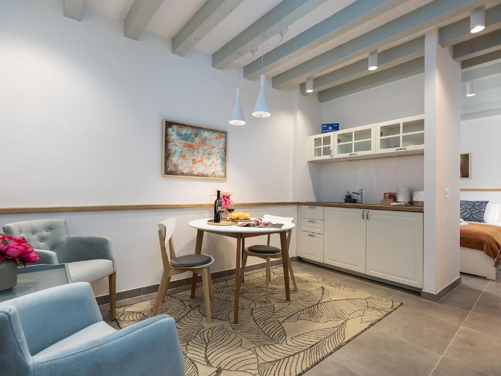 Cozy Montalbano Studios by Irundo 4