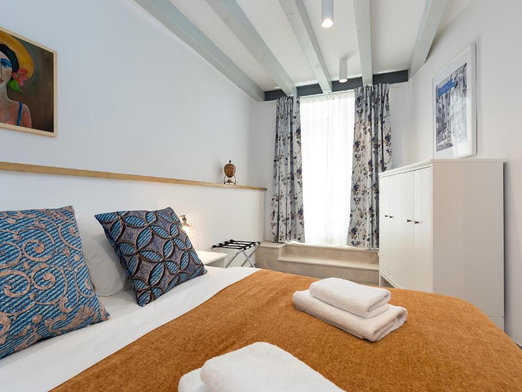 Cozy Montalbano Studios by Irundo 3