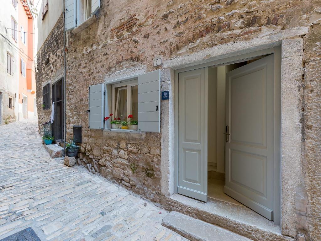 Cozy Montalbano Studios by Irundo 6