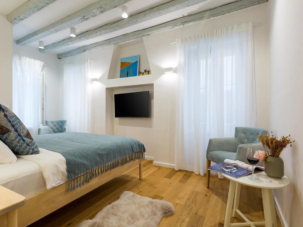 Cozy Montalbano Studios by Irundo 2