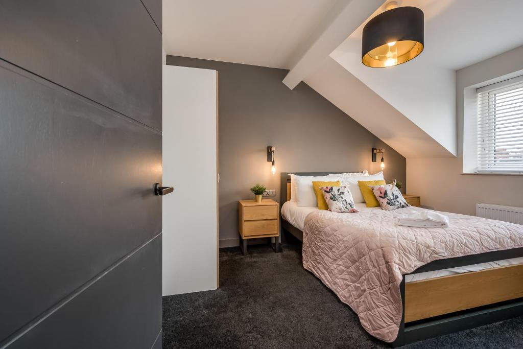 Central Belfast Apartments: University Street 6
