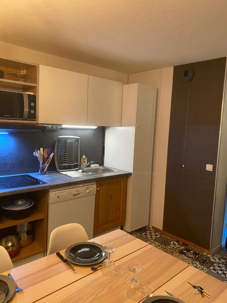 Photo de la galerie de l'établissement Spacieux & Chaleureux Apt avec vue panoramique, à Orcières 1 autre photo