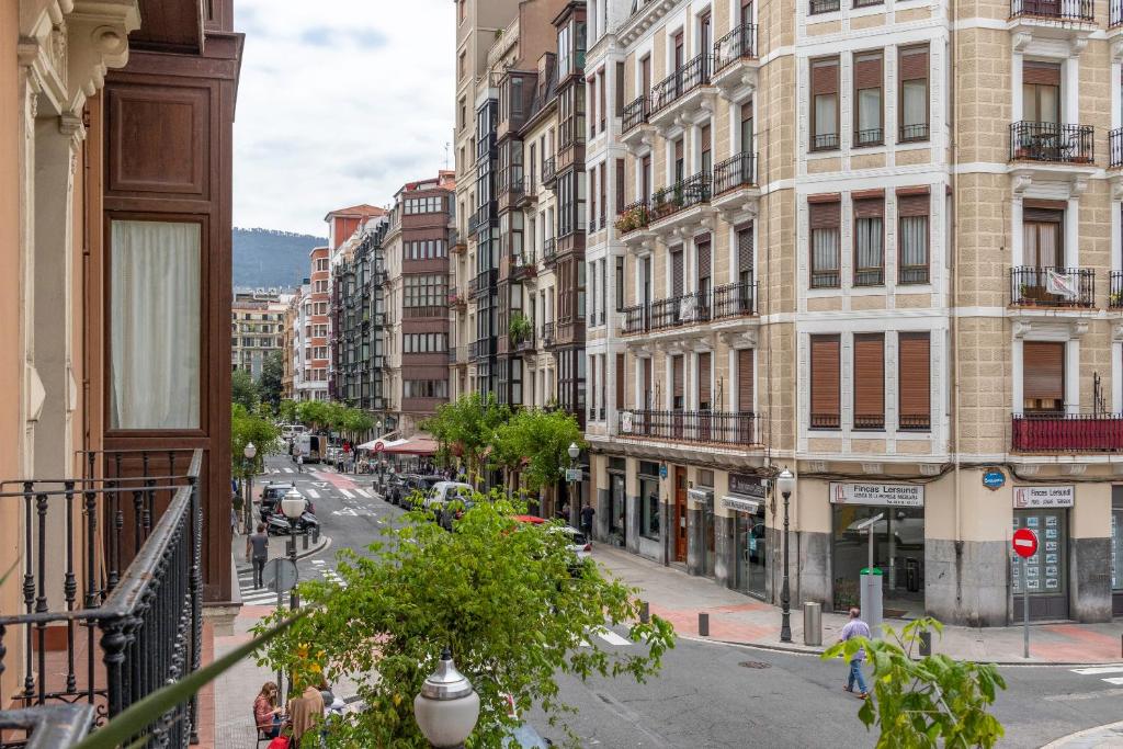 Bilbao Arte III by Aston Rentals 6