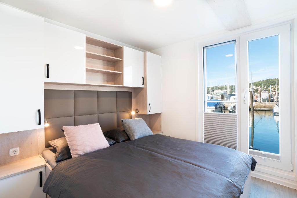 The Sea Lodges Novigrad - Hausboot Floating Sea House 2