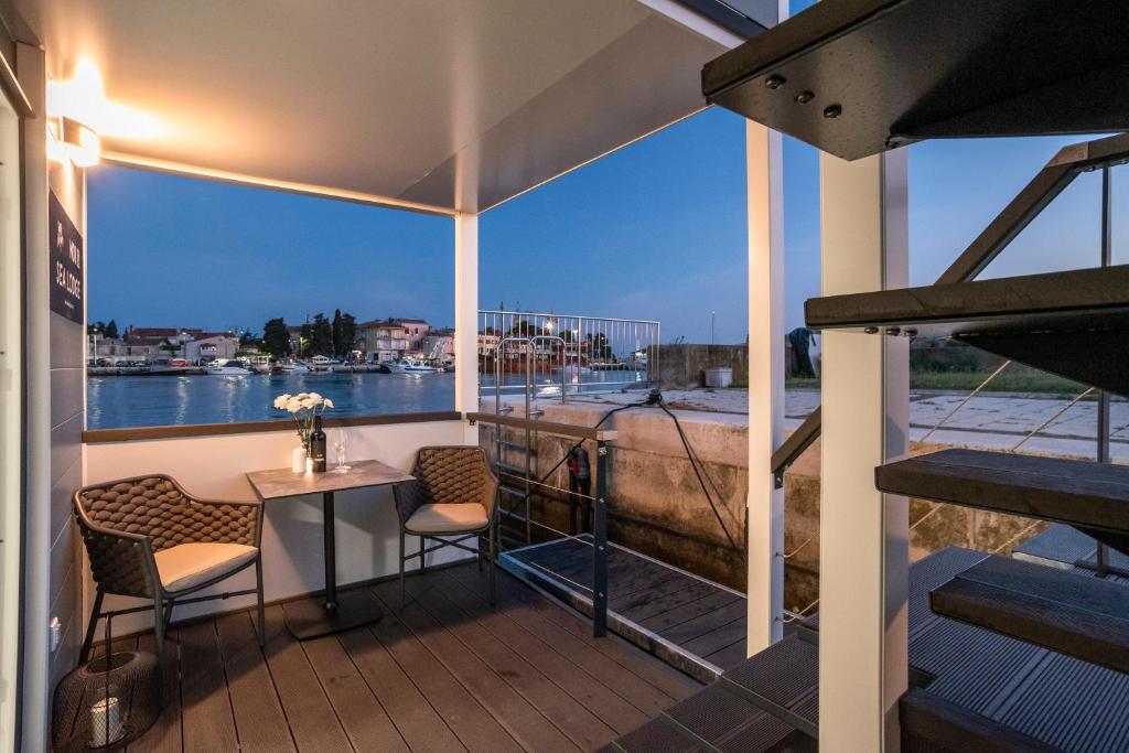 The Sea Lodges Novigrad - Hausboot Floating Sea House 4
