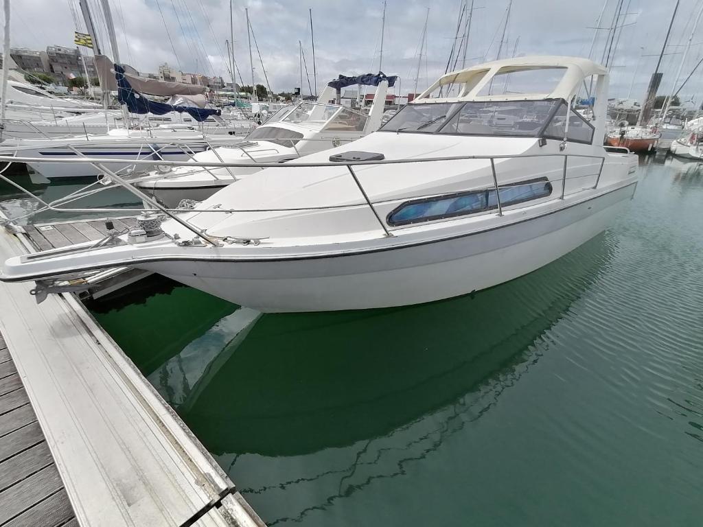 Photo de la galerie de l'établissement Séjour insolite sur un yacht. Bateau Hôtel à quai., à La Rochelle