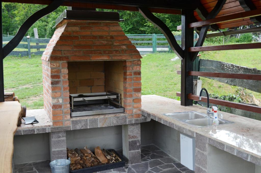 Posestvo Brinje 6