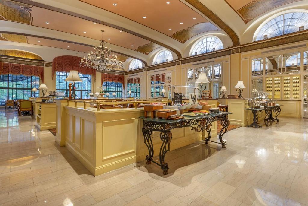 Omni Shoreham Hotel Image