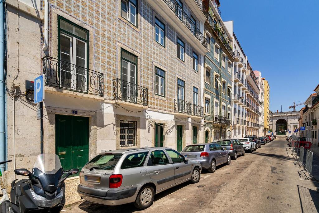 Modern Lisbon Apartments by Soulplaces 6