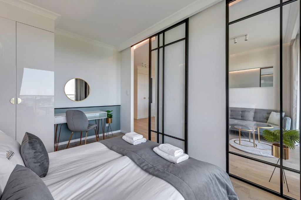 Gdynia Modern Tower & City View by Downtown Apartments 5