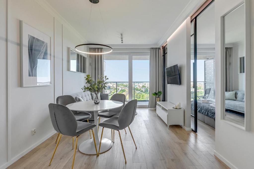 Gdynia Modern Tower & City View by Downtown Apartments 7