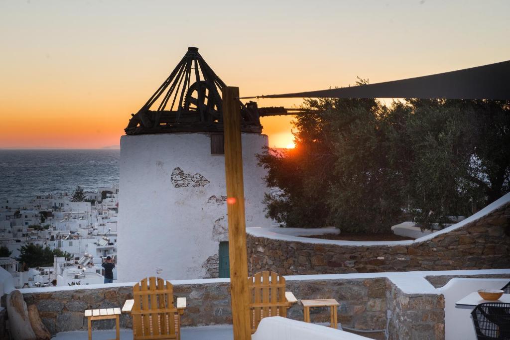 THE VIEW OF MYKONOS 3