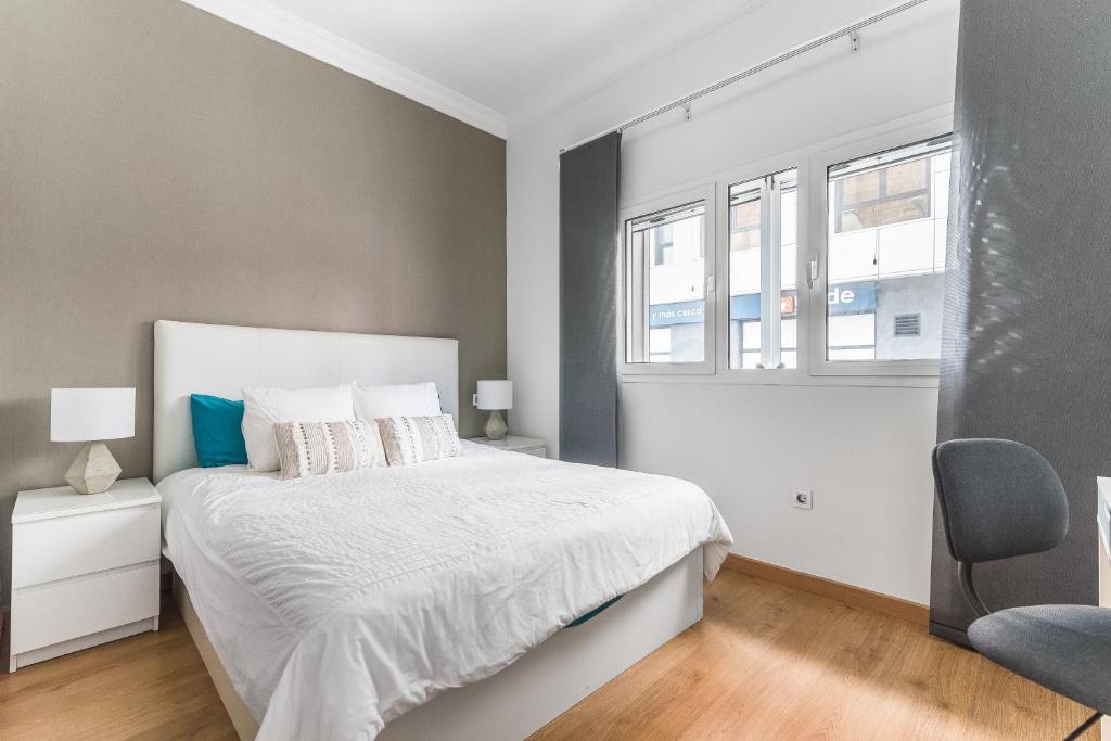Home2Book Stylish Front Line Las Canteras Beach 7