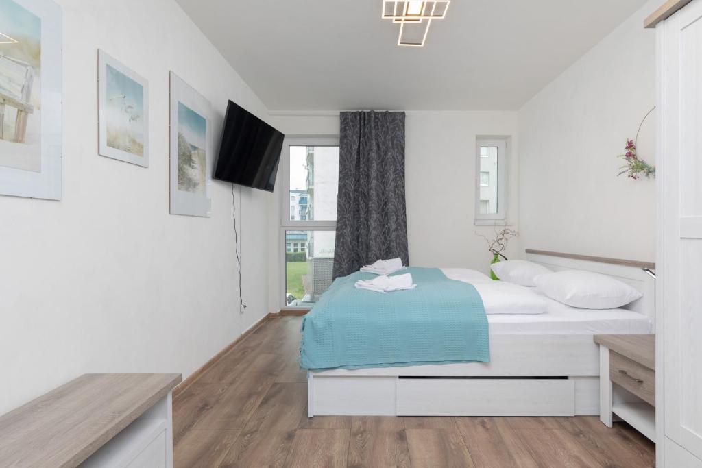 Nowa Flotylla 2-Bedroom Apartment with River and Port View by Noclegi Renters 7