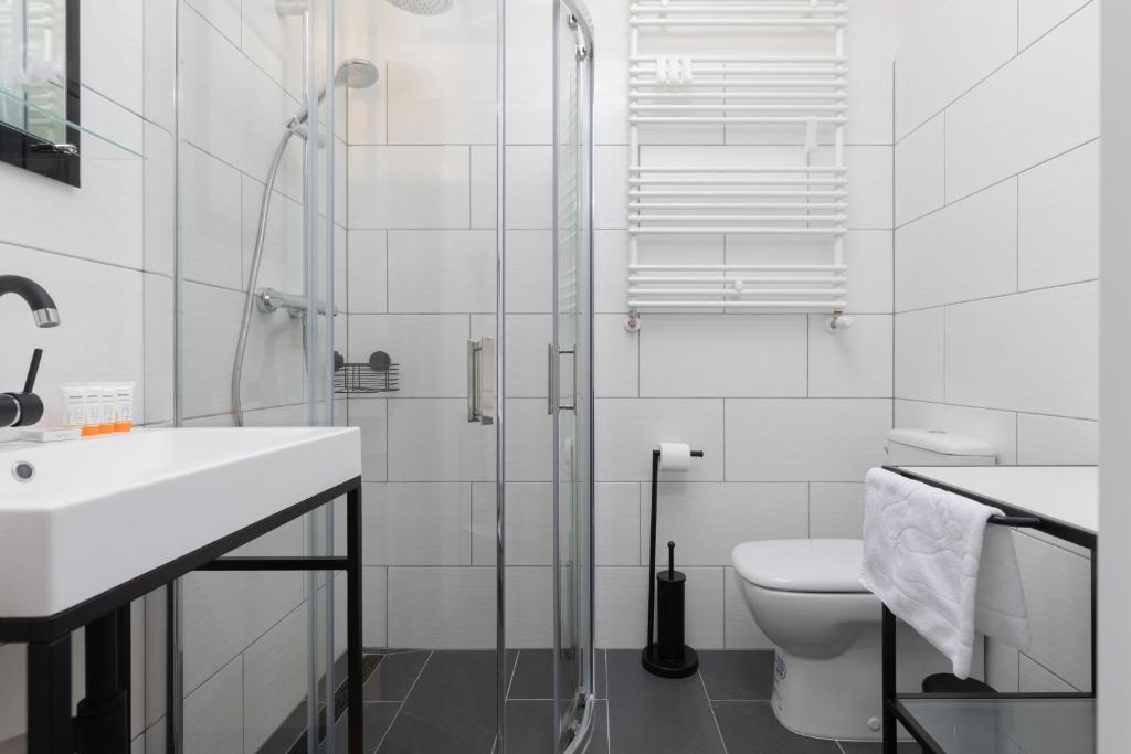 Nowa Flotylla 2-Bedroom Apartment with River and Port View by Noclegi Renters 8