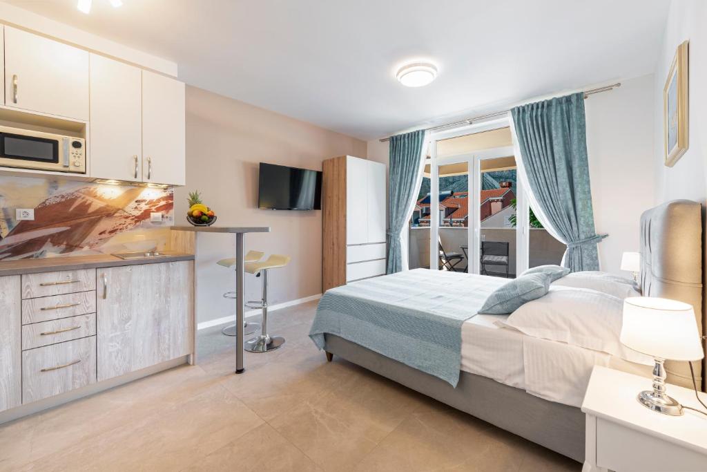 Oyo Deluxe Apartments 4