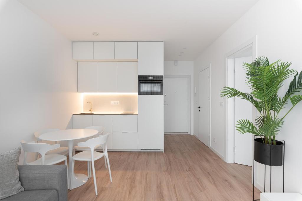 Brand New and Modern 1BDR Apartment 5