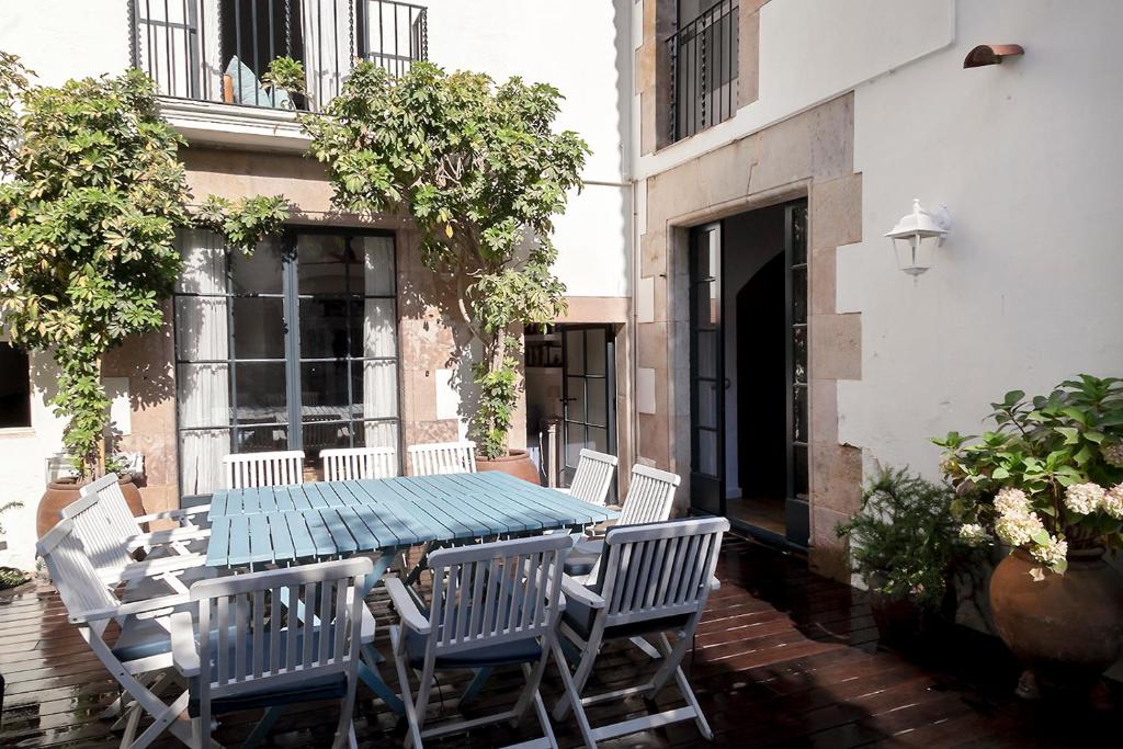 A historic XVI century beach home near Barcelona 7
