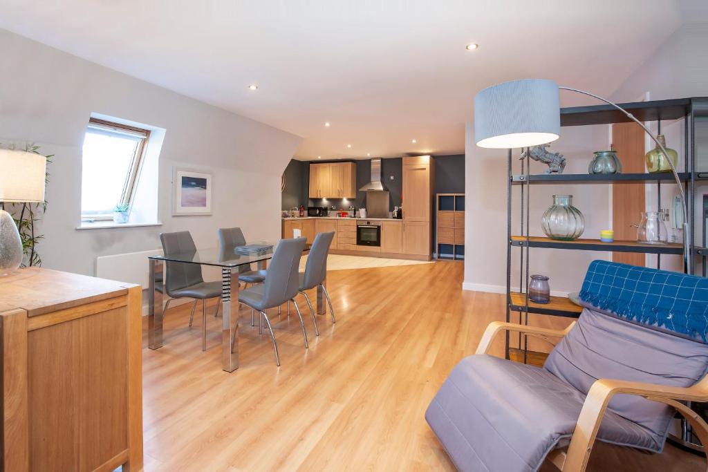79 Centurion Square with Parking & Lift 4