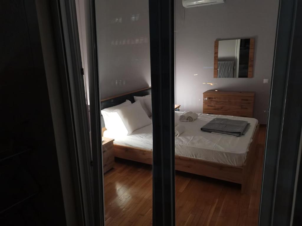 Penthouse spacious w super wifi & terrace, 2 min from metro 5