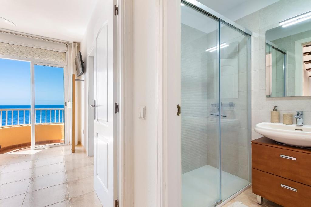 Beachfront triplex with parking 8