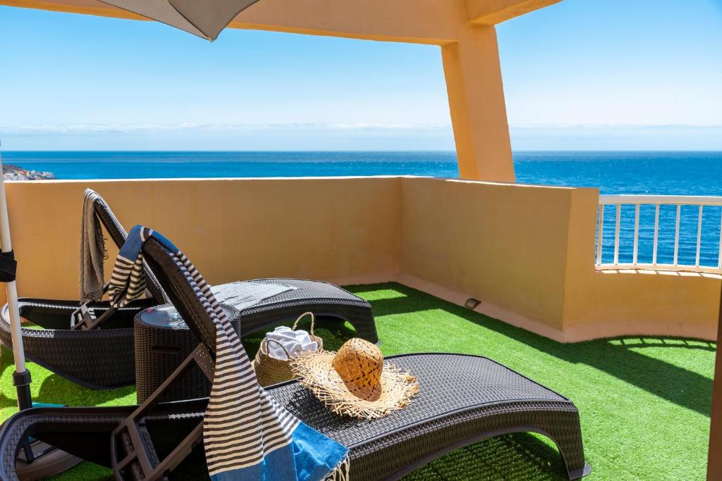 Beachfront triplex with parking 6