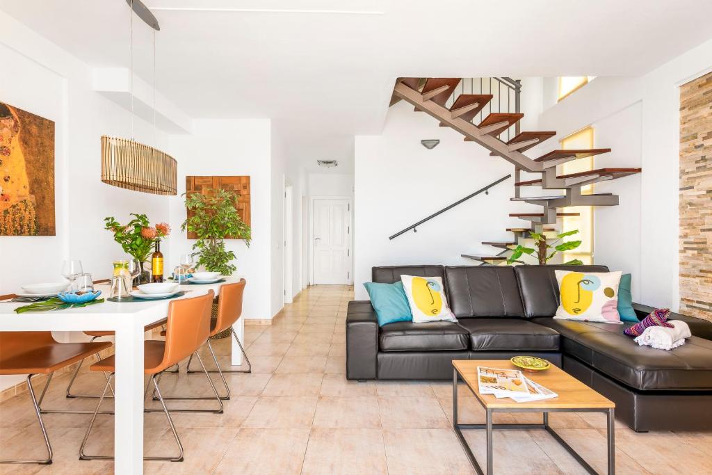 Beachfront triplex with parking 4