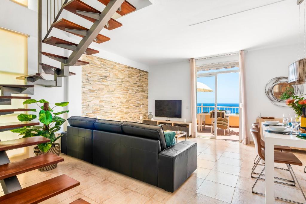Beachfront triplex with parking 5