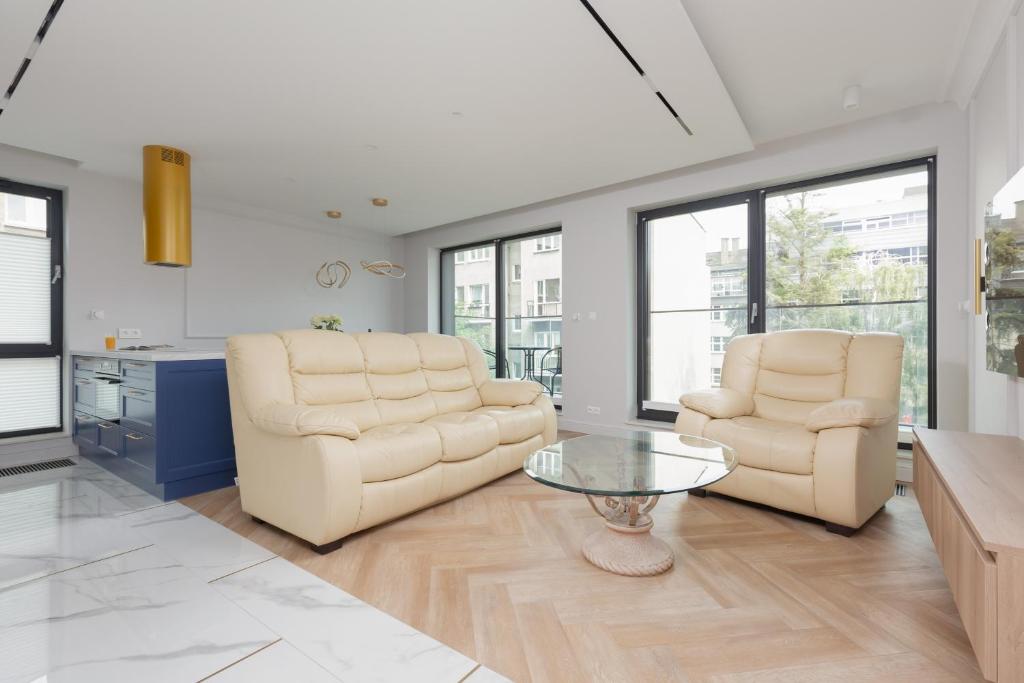 Moderna Central Luxury Apartment with Parking in Gdynia by Noclegi Renters 1