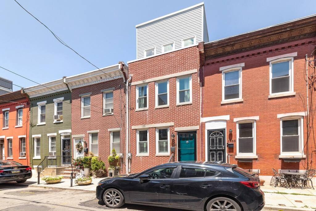 Trendy Fairmount Gem-5 star Location, Roof Deck, PARKING, GR8 for FAMILIES Image