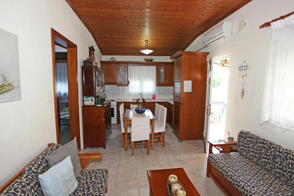 Alexia's House 8