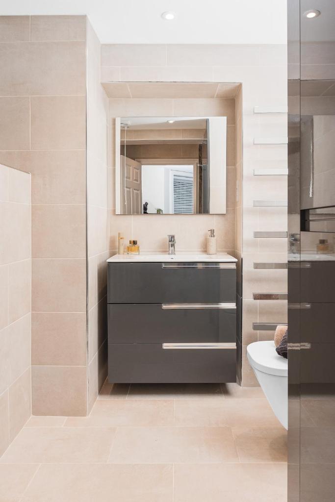 Stunning 2 bedroom apartment in fantastic location 7