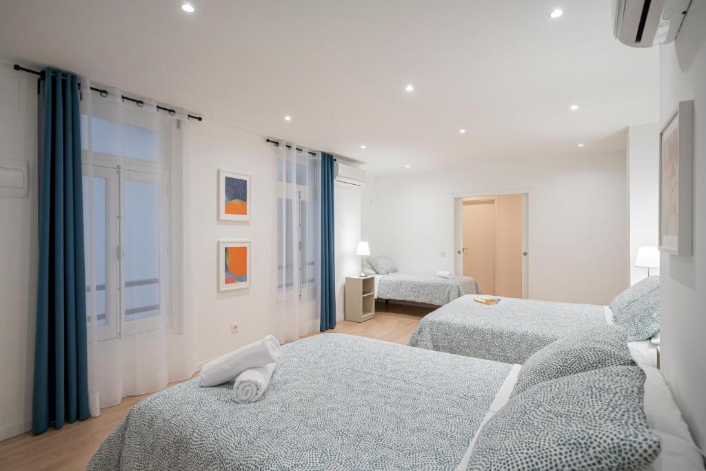 Room Plaza España 2