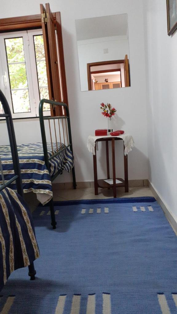 2-Bedrooms Sleeps 4 10 min drive to Coimbra 8