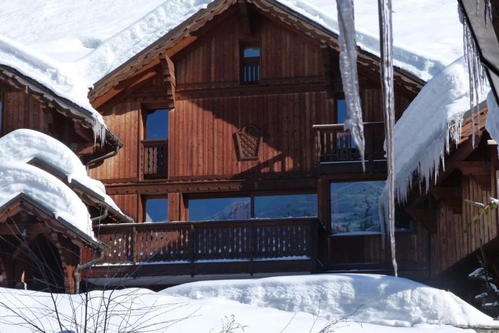 Chalet Clearmount with Spa